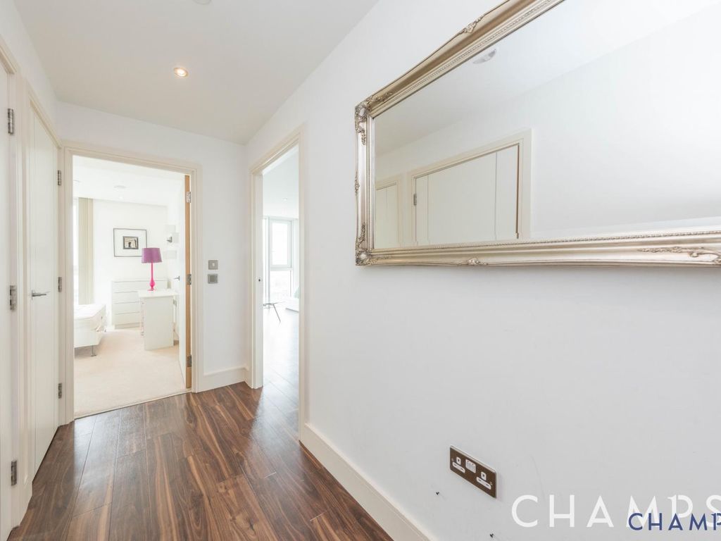 1 bed flat for sale in Alie Street, London E1, £640,000