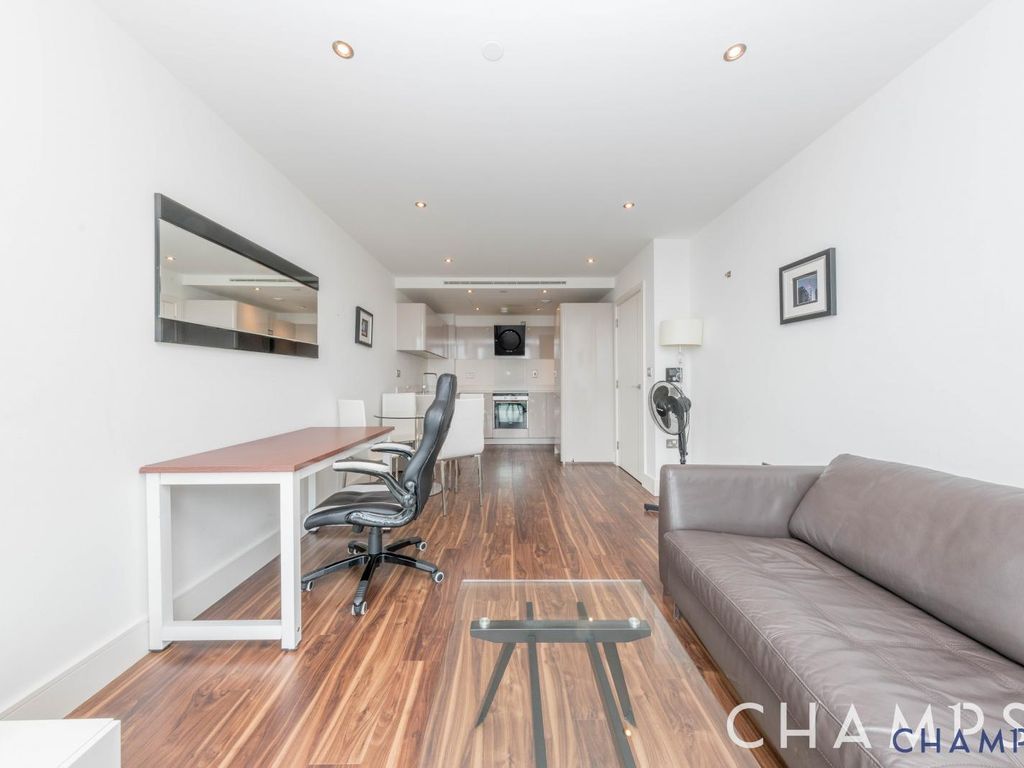 1 bed flat for sale in Alie Street, London E1, £640,000