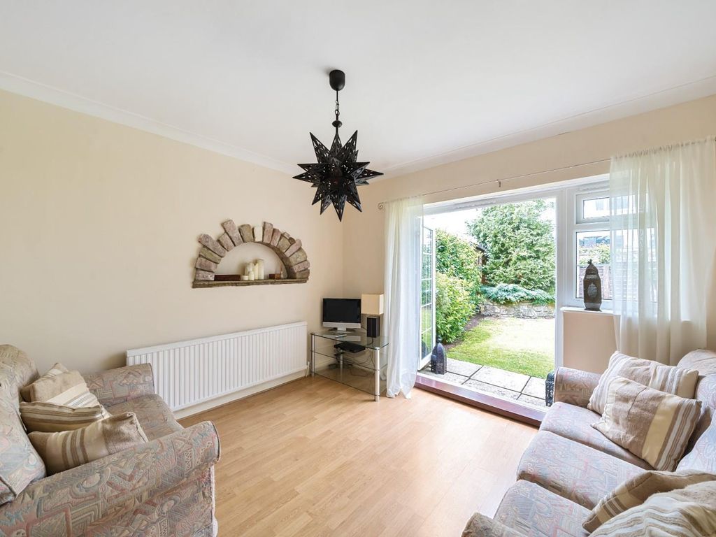 3 bed detached house for sale in The Fairway, Tadcaster LS24, £375,000