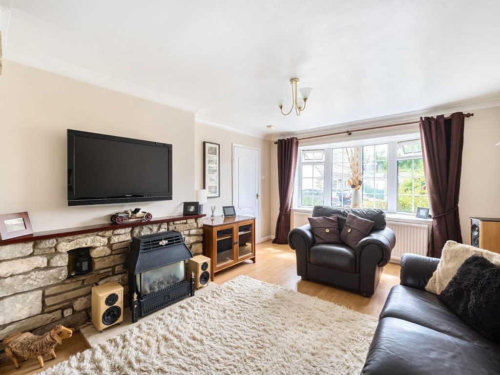 3 bed detached house for sale in The Fairway, Tadcaster LS24, £375,000