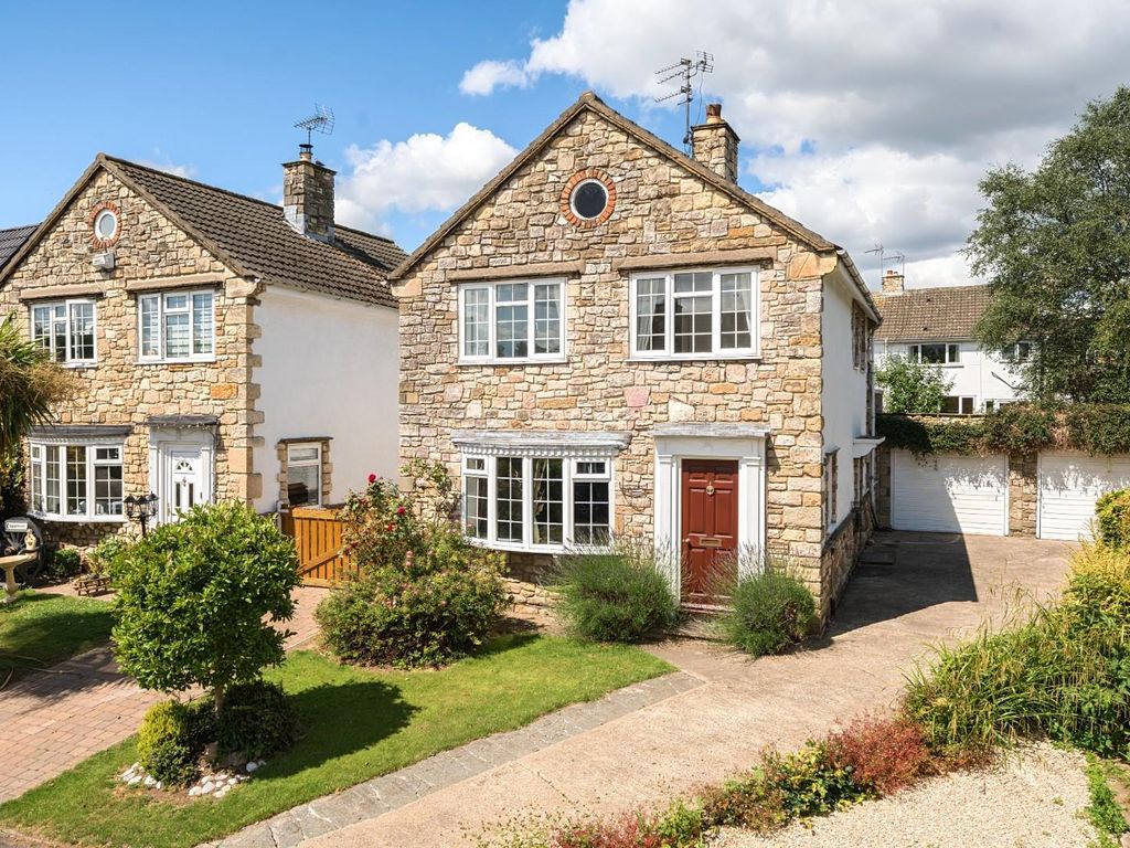 3 bed detached house for sale in The Fairway, Tadcaster LS24, £375,000