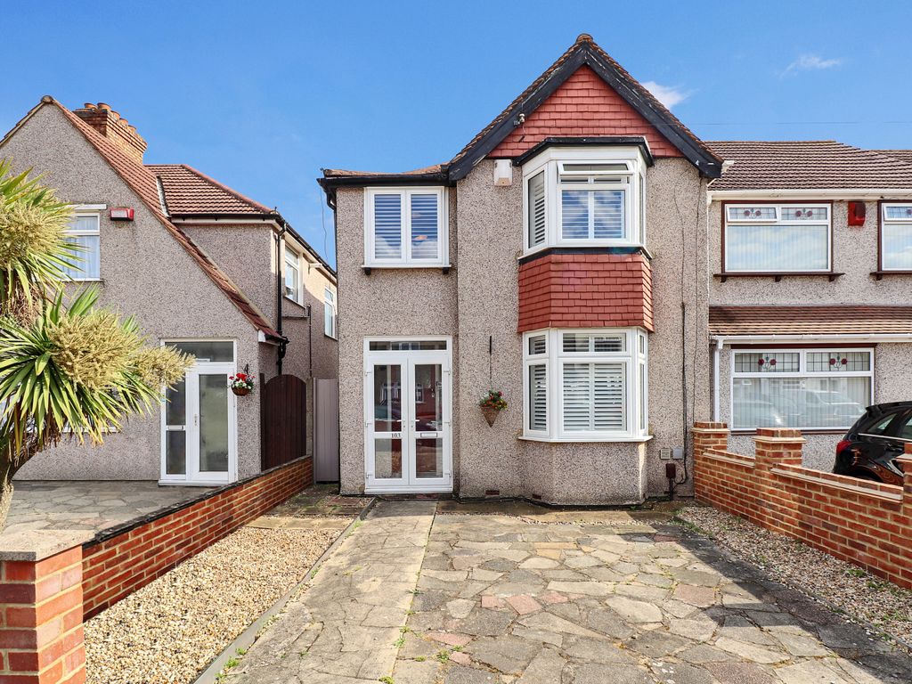 3 bed semi-detached house for sale in Glenview, London SE2, £475,000