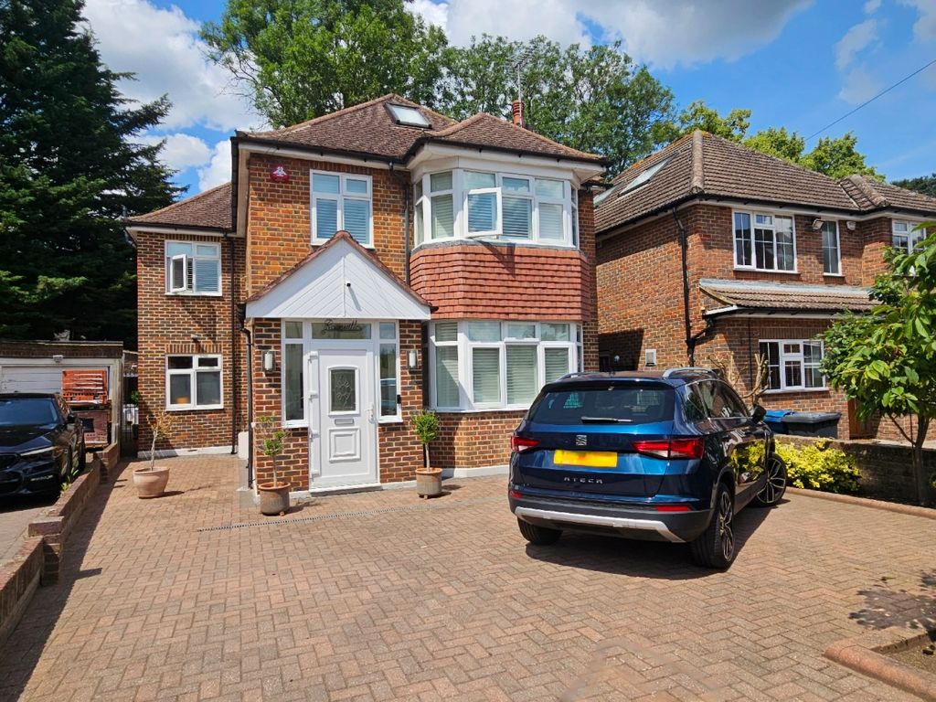 4 bed detached house for sale in Woodstead Grove, Edgware, Middlesex HA8, £1,100,000