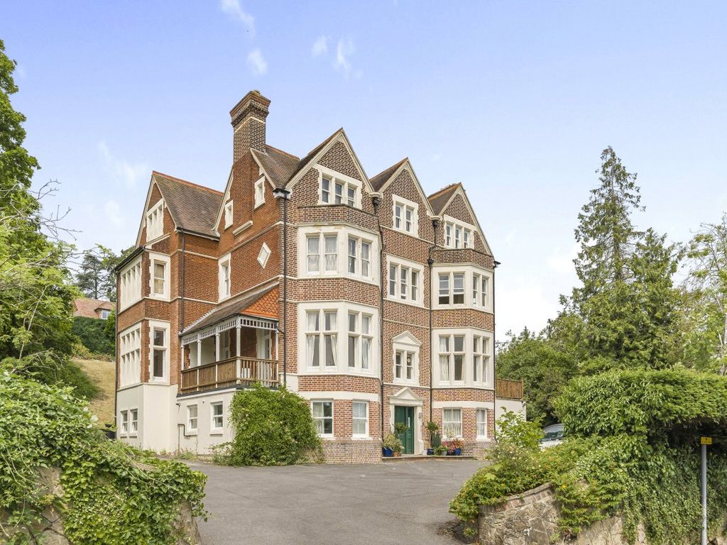 1 bed flat for sale in Guildford, Surrey GU2, £365,000