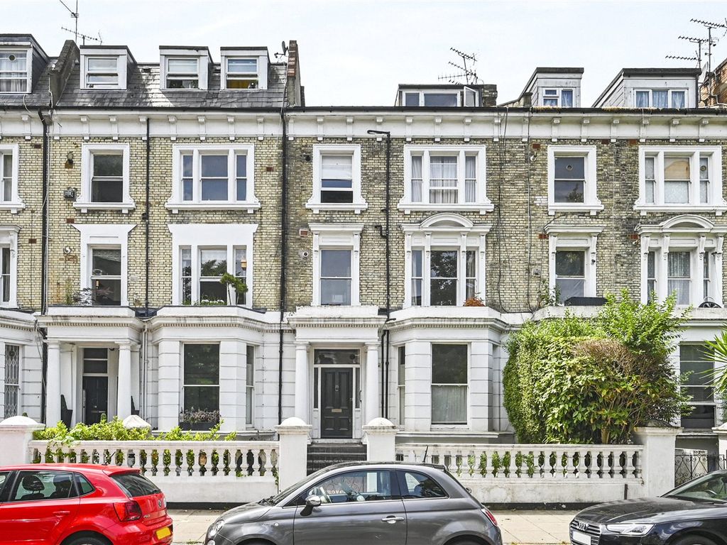 1 bed flat for sale in Elsham Road, London W14, £300,000