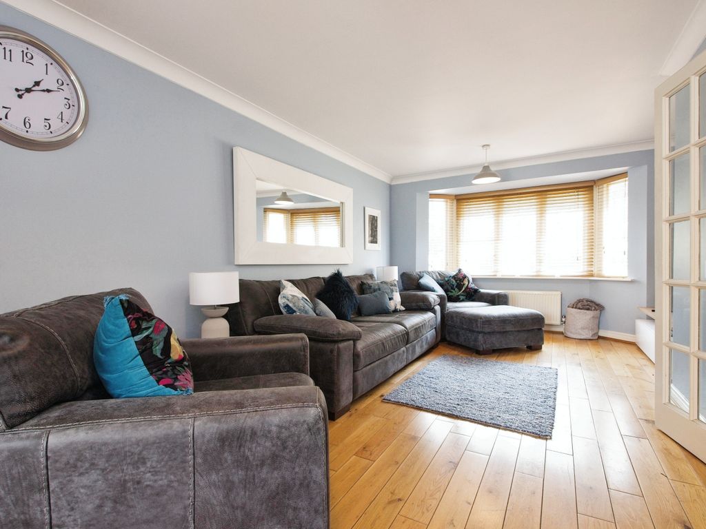 3 bed terraced house for sale in Stanley Close, London SE9, £550,000