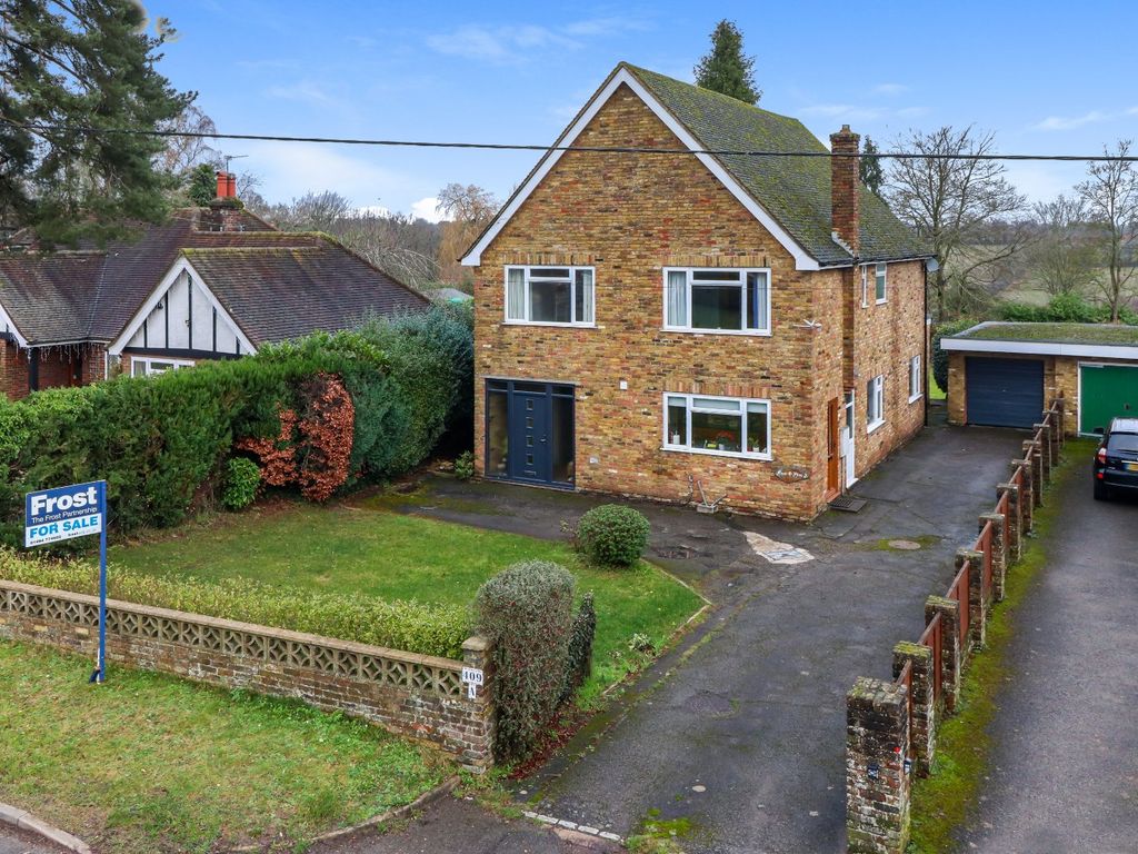 5 bed detached house for sale in Chartridge Lane, Chesham HP5, £1,057,500