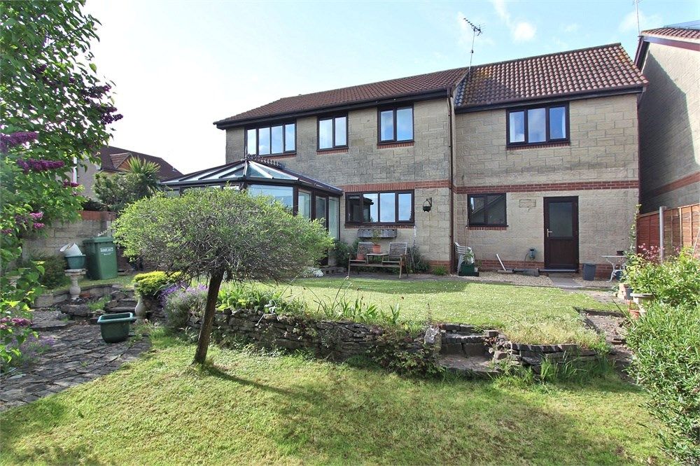 5 bed detached house for sale in Sorrel Close, Thornbury, South Gloucestershire BS35, £550,000