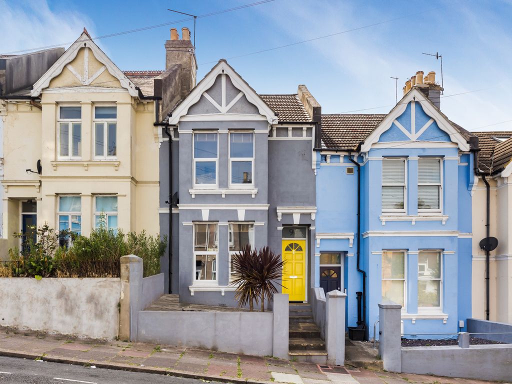 3 bed terraced house for sale in Brading Road, Brighton BN2, £585,000
