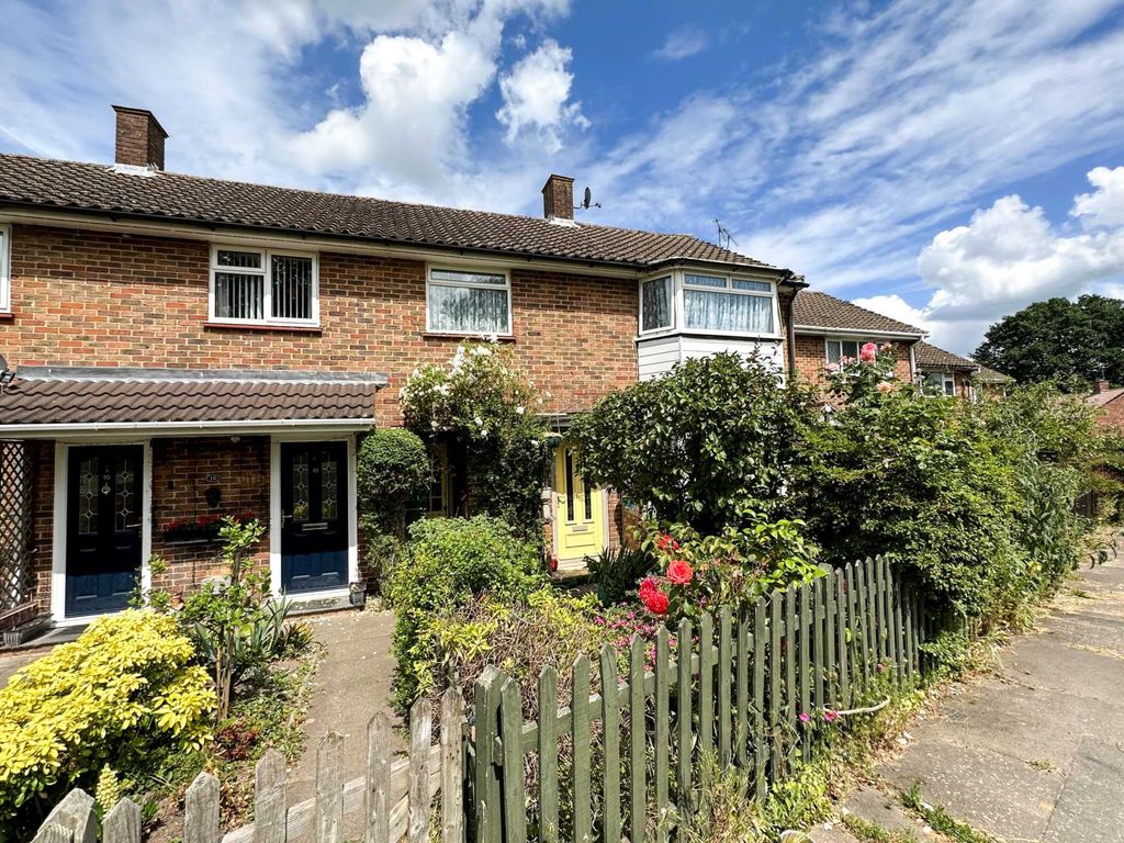 3 bed terraced house for sale in Wilwood Road, Bracknell RG42, £350,000