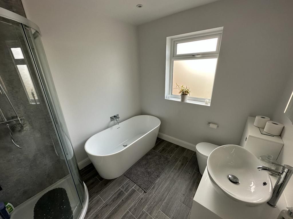 Room to rent in Cromwell Avenue, Waltham Cross EN7, £900 pcm