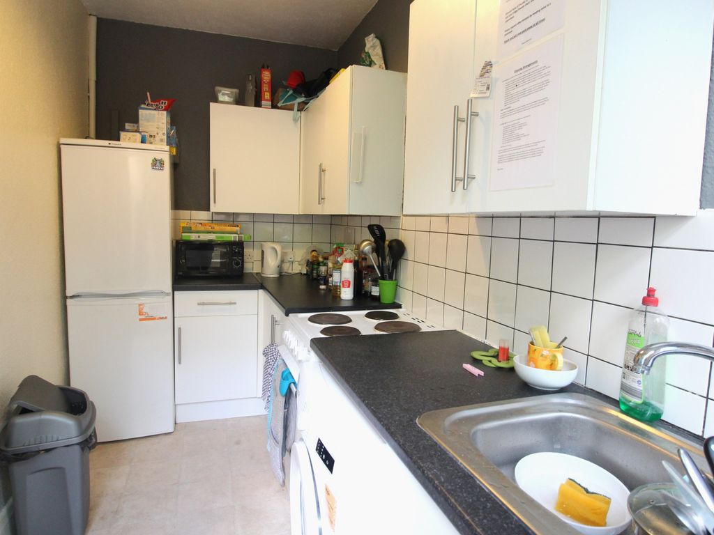 4 bed terraced house to rent in Milner Road, Brighton BN2, £2,500 pcm