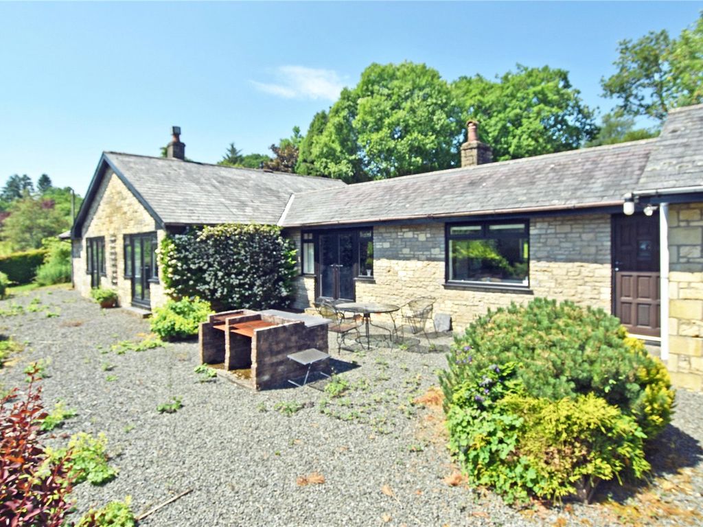 4 bed bungalow for sale in Nantglas, Llandrindod Wells, Powys LD1, £480,000