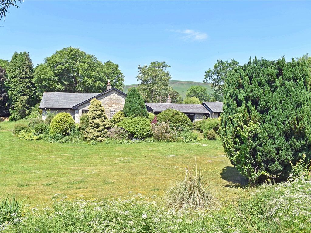 4 bed bungalow for sale in Nantglas, Llandrindod Wells, Powys LD1, £480,000