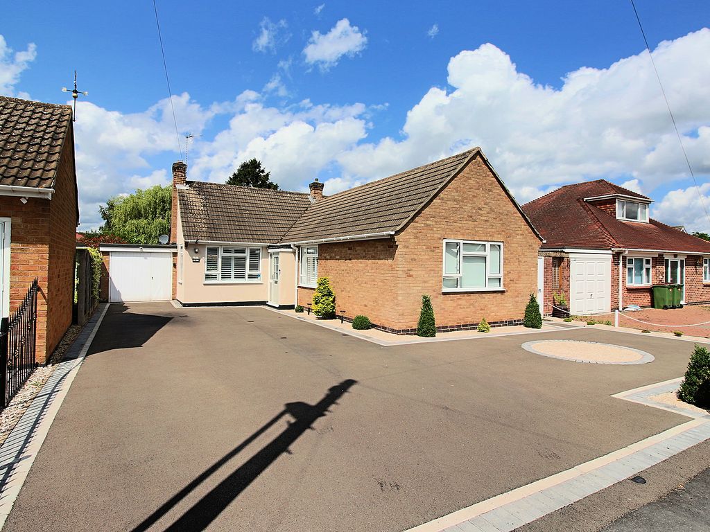 3 bed detached bungalow for sale in Barry Drive, Kirby Muxloe LE9, £415,000