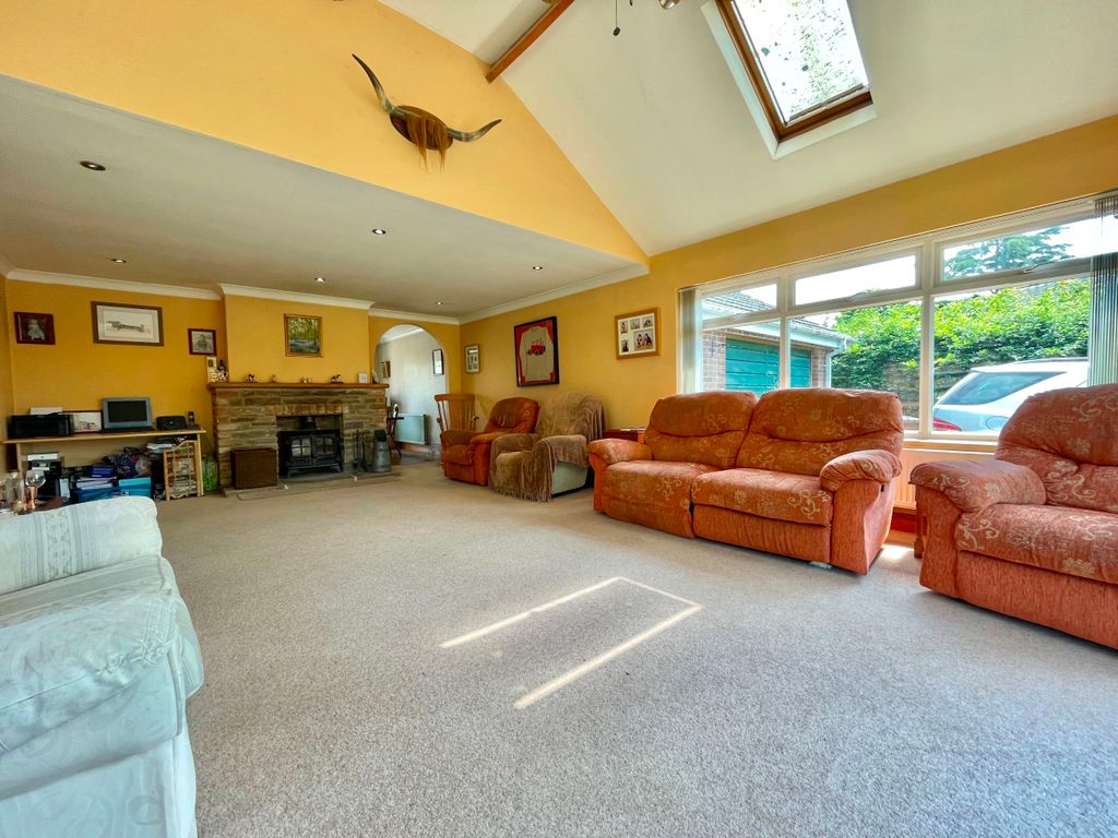 4 bed bungalow for sale in Awre, Newnham GL14, £735,000