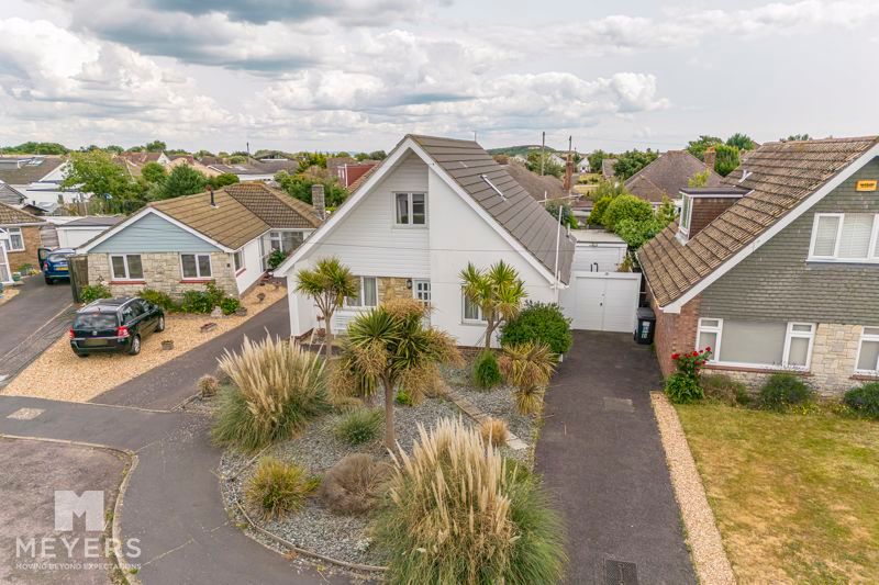 4 bed detached bungalow for sale in Kingsley Close, Hengistbury Head BH6, £825,000