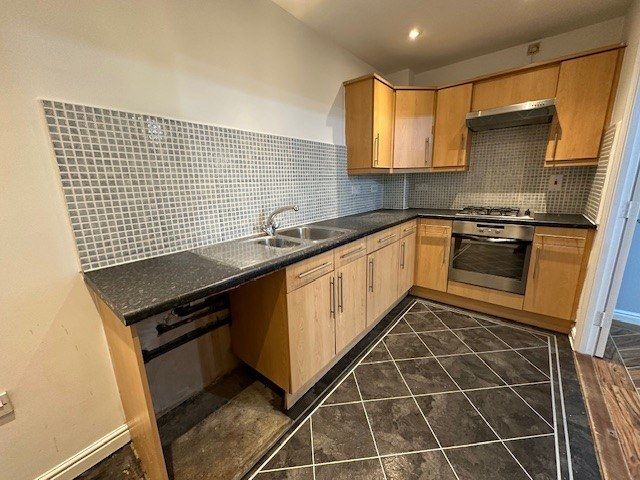2 bed flat for sale in Muir Place, Wickford SS12, £210,000