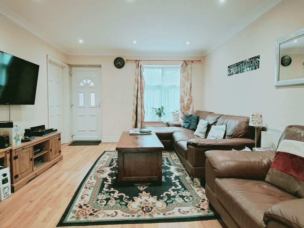 3 bed terraced house for sale in St. Pauls Close, London W5, £665,000