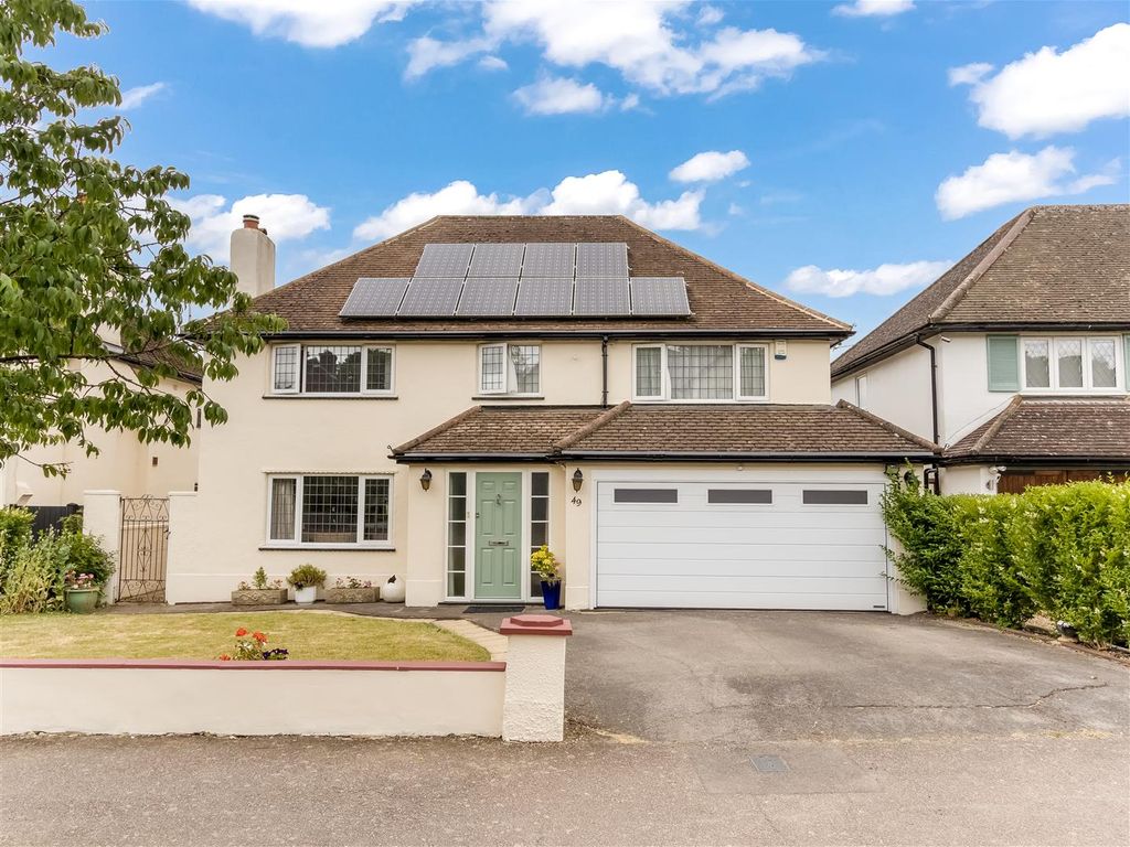 5 bed detached house for sale in Bradmore Way, Brookmans Park, Herts AL9, £1,296,500