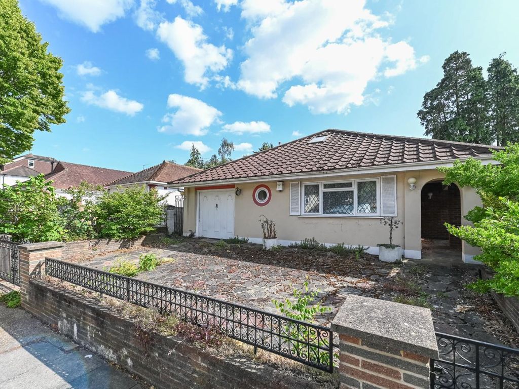 2 bed detached bungalow for sale in Alexandra Crescent, Bromley BR1, £550,000