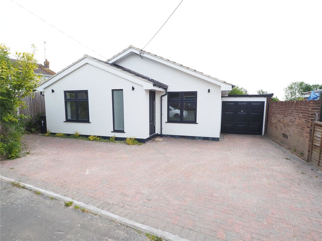 3 bed bungalow for sale in Park Gardens, Hockley, Essex SS5, £600,000