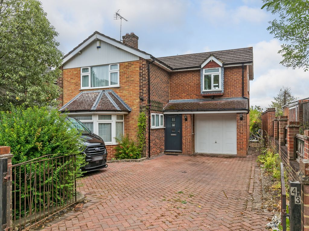 3 bed detached house for sale in Alresford Road, Winchester SO23, £750,000