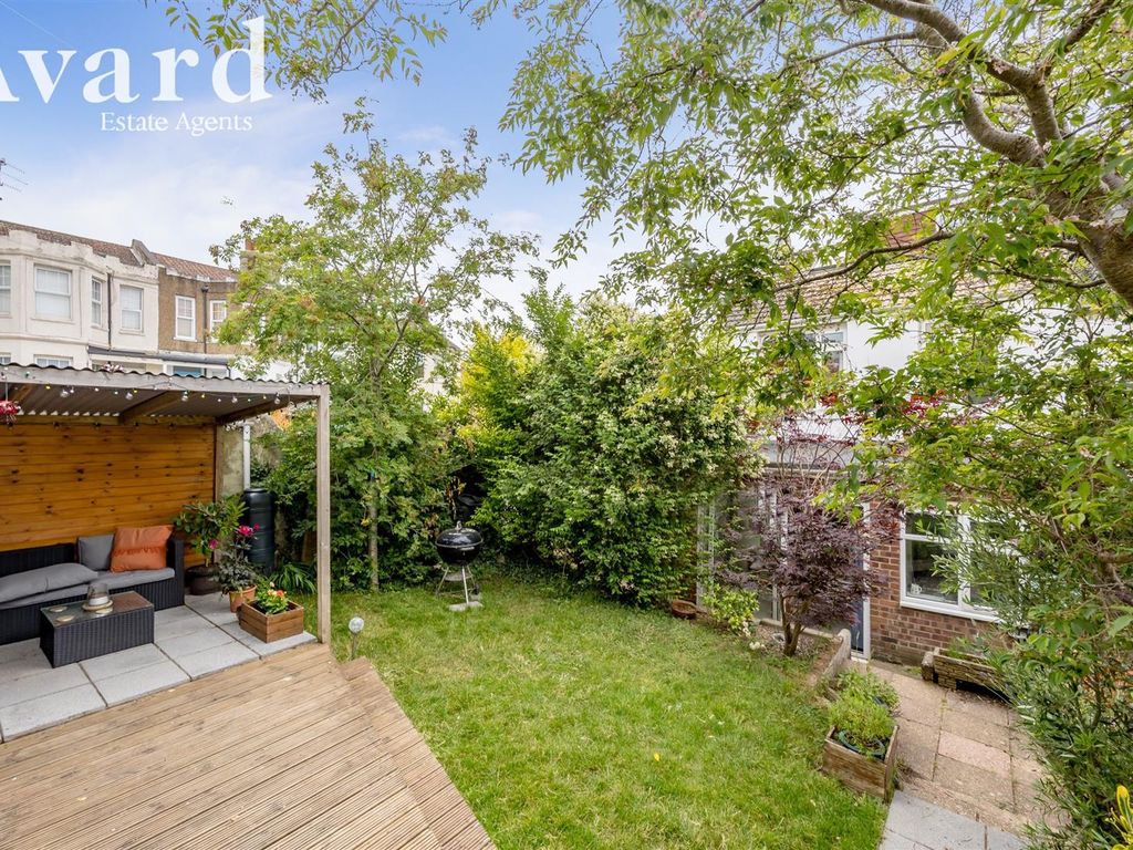 4 bed end terrace house for sale in Quarry Bank Road, Brighton BN1, £610,000