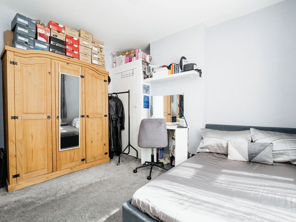 3 bed end terrace house for sale in Sandford Road, London E6, £425,000
