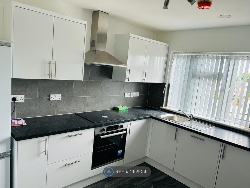 2 bed flat to rent in Sewall Highway, Coventry CV2, £975 pcm