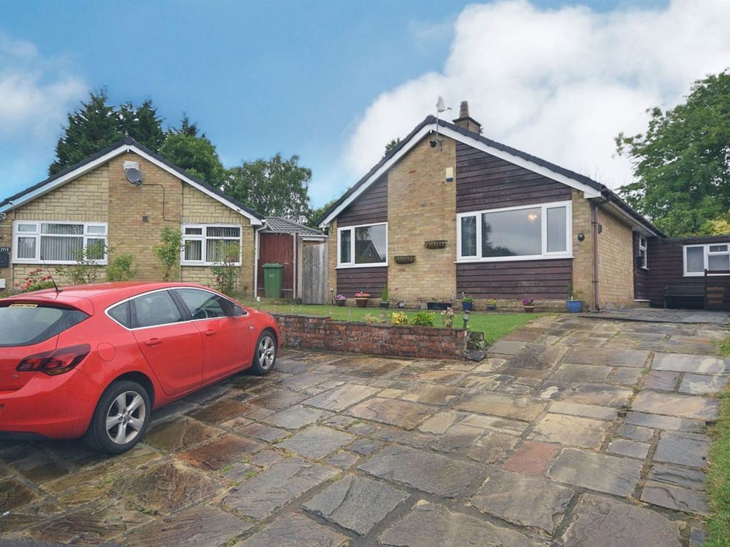 3 bed detached bungalow for sale in Cartmel Close, Gatley, Cheadle SK8, £350,000