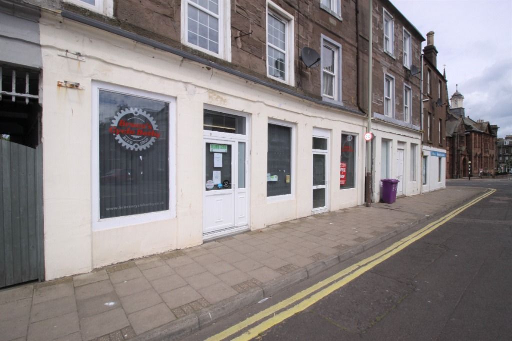 Commercial property to let in Castle Street, Montrose DD10, £8,400 pa
