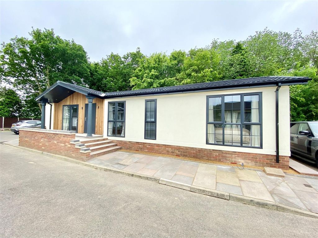 New home, 2 bed mobile/park home for sale in The Firs Park, Woodside Lane, Brookmans Park, Hatfield AL9, £399,995