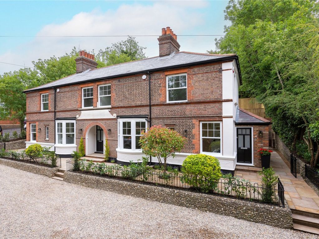 2 bed end terrace house for sale in White Hill, Chesham, Buckinghamshire HP5, £525,000