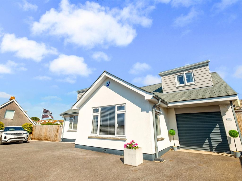 5 bed detached bungalow for sale in Laflouder Fields, Mullion, Helston TR12, £749,500