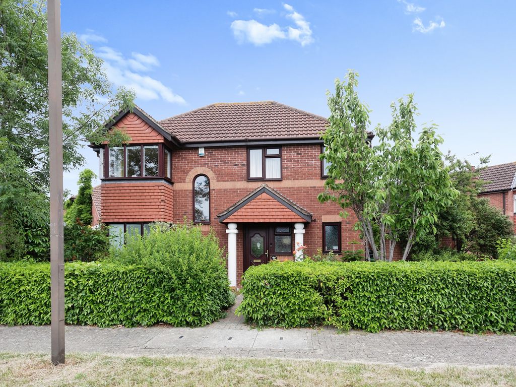 4 bed detached house for sale in Brill Place, Bradwell Common, Milton Keynes, Buckinghamshire MK13, £900,000
