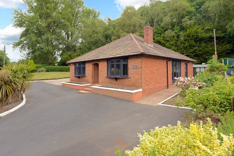 3 bed bungalow for sale in Southall Road, Dawley, Telford TF4, £350,000
