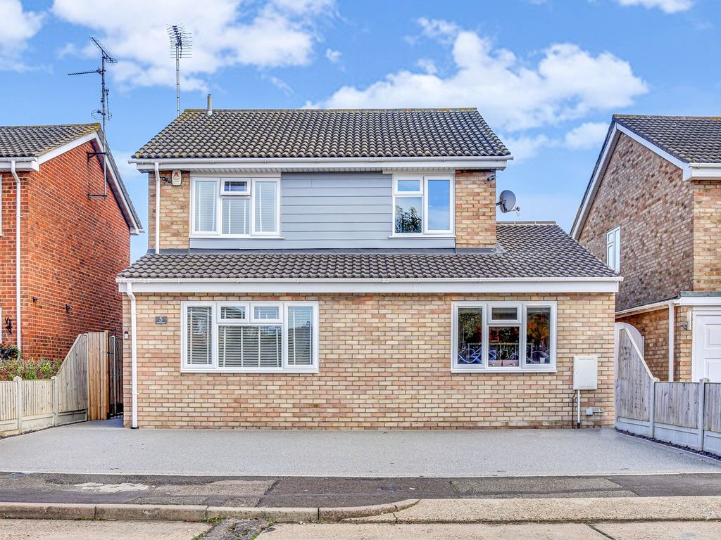 4 bed detached house for sale in Aylesbeare, Shoeburyness SS3, £575,000