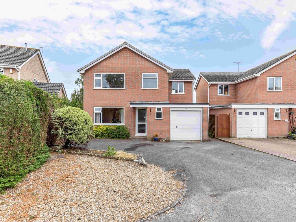 4 bed detached house for sale in Thorn Road, Poole BH17, £450,000