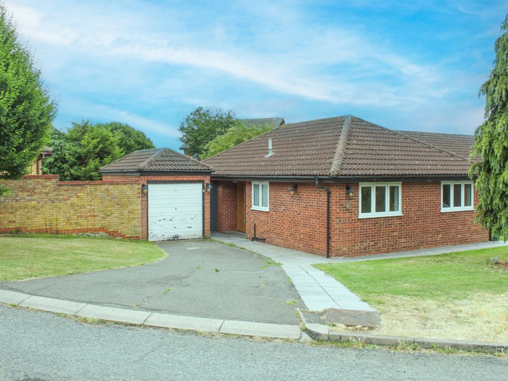 2 bed bungalow for sale in Bannister Green, Wickford SS12, £425,000