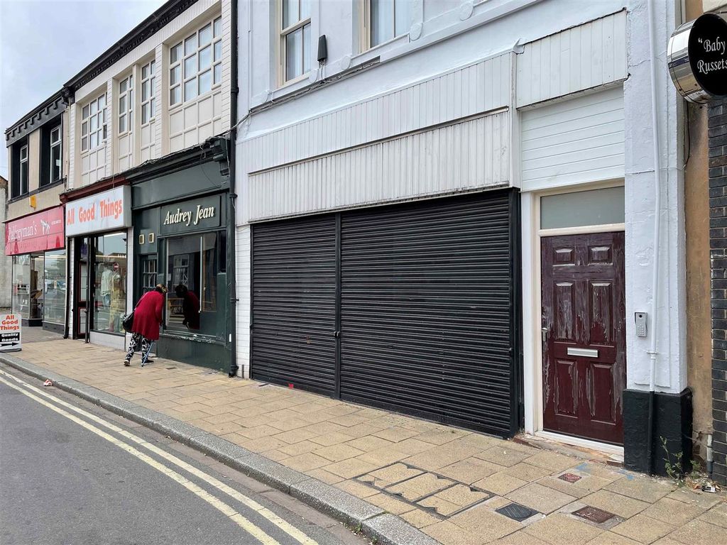 Retail premises to let in 46 & 48 Kingsway, Stoke-On-Trent ST4, £6,000 pa