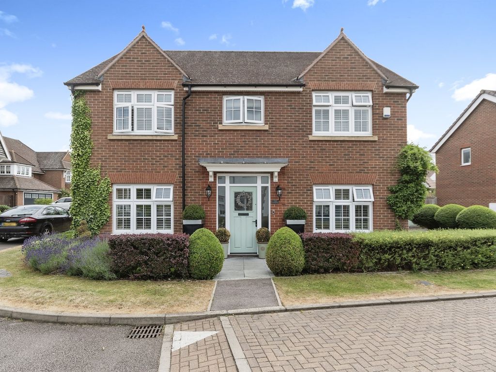 4 bed detached house for sale in Hereford Way, Royston SG8, £695,000