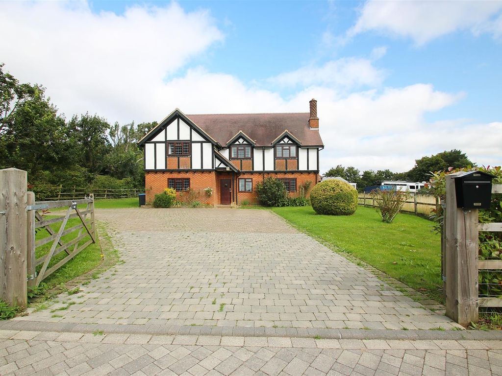 7 bed detached house to rent in Hastoe Hill, Hastoe, Tring HP23, £4,000 pcm