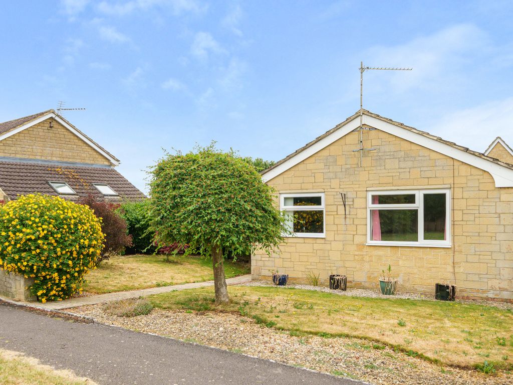 2 bed bungalow for sale in Haresfield, Cirencester, Gloucestershire GL7, £300,000