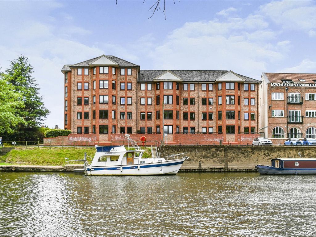 3 bed flat for sale in Dukes Wharf, Terry Avenue, York YO23, £475,000