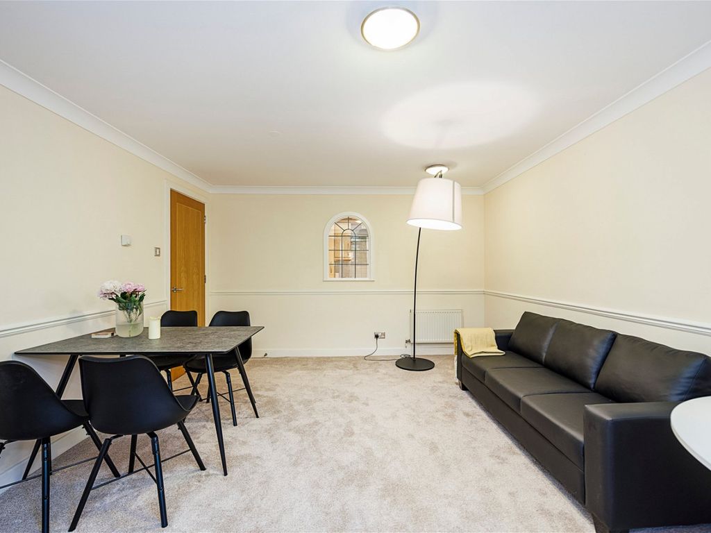 1 bed flat for sale in Newport Avenue, London E14, £375,000