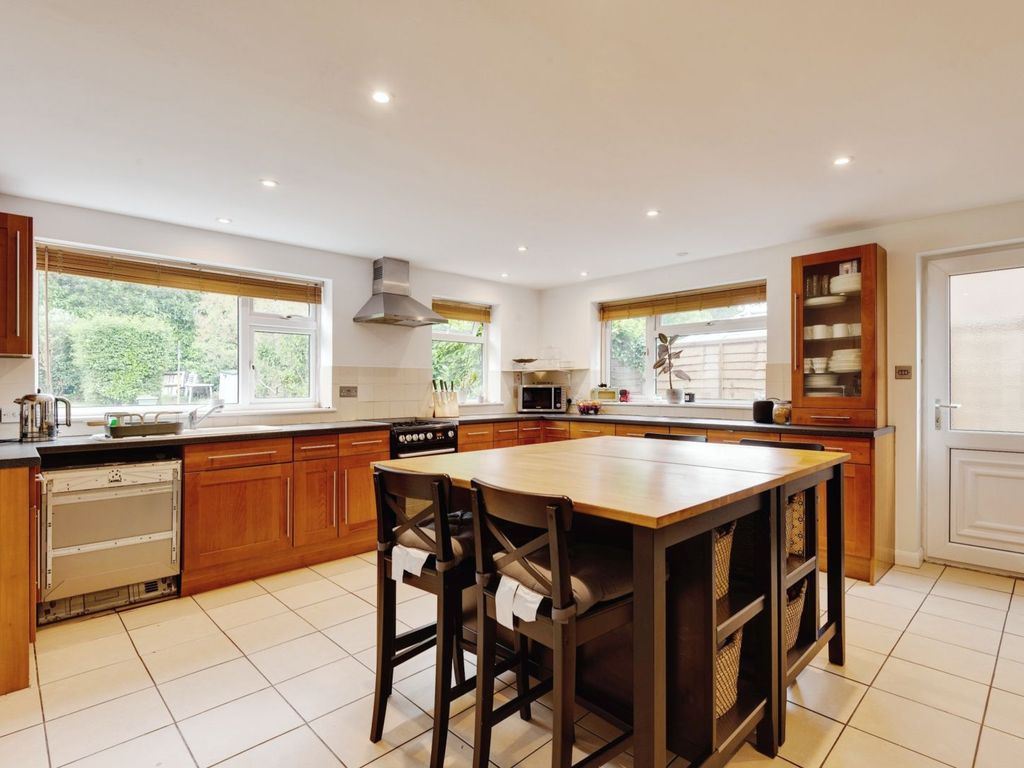 5 bed detached house for sale in Rushington Avenue, Maidenhead SL6, £1,200,000