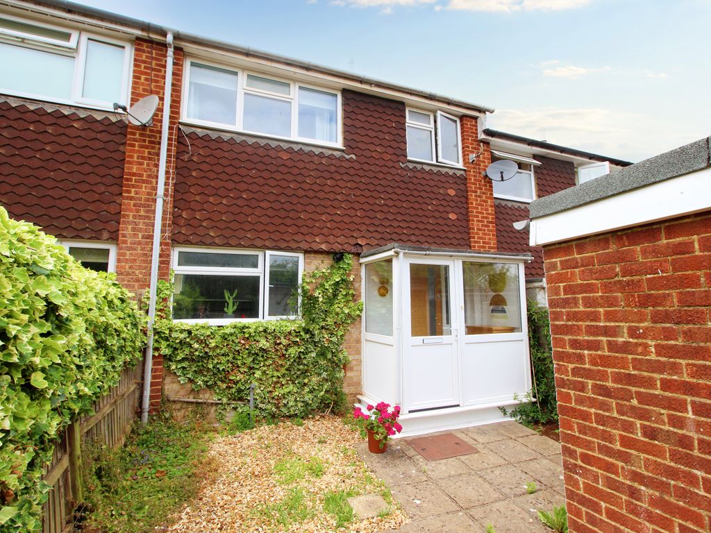 3 bed terraced house for sale in Heron Close, Guildford GU2, £350,000
