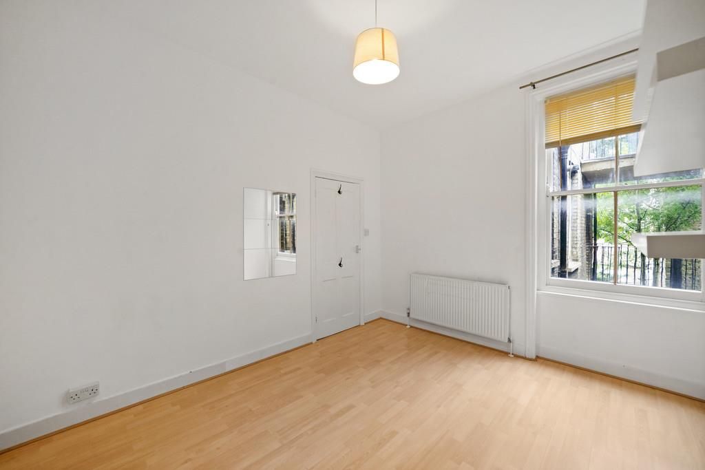 2 bed flat for sale in Elmhurst Street, London SW4, £495,000