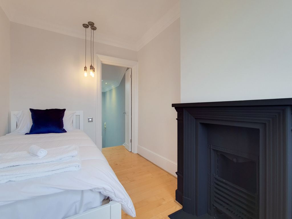 2 bed flat for sale in Draycott Place, Chelsea SW3, £2,000,000